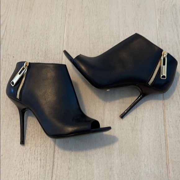 Burberry open toe boots - Picture 3 of 7